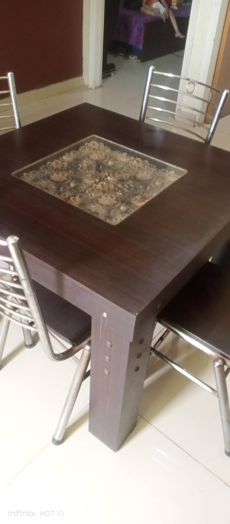 4 seater dining table 0