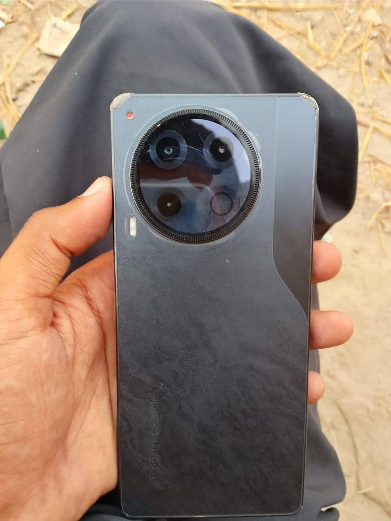 Tecno CAMON 30 0