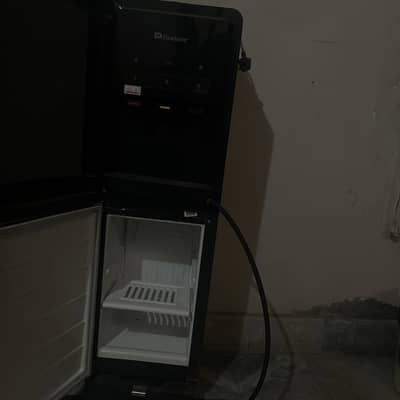 Selling dawlance water dispenser