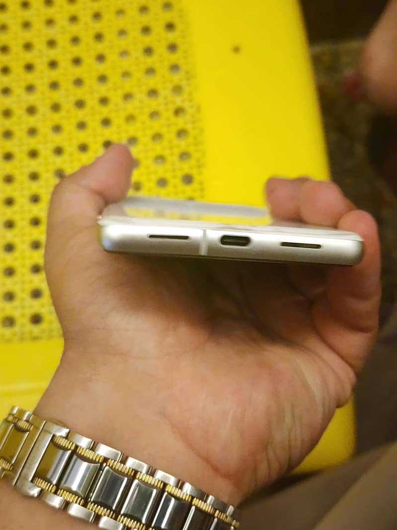 Google Pixel 7 4