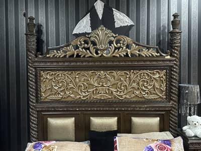 Authentic styled Bed set