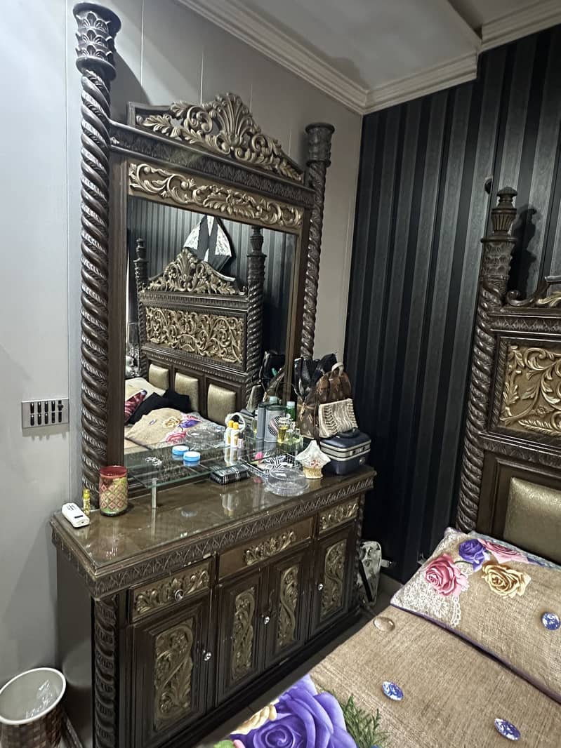 Authentic styled Bed set 2