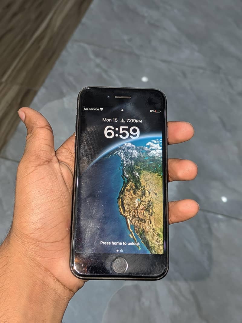 Apple iPhone 8 4