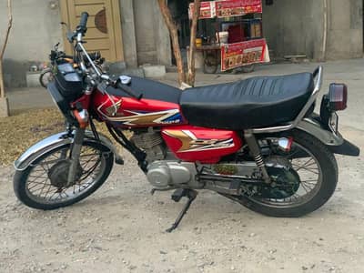 Boht achi bike ha ghr use ha engine like brand new