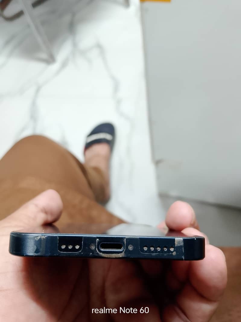 Apple iPhone 13 2