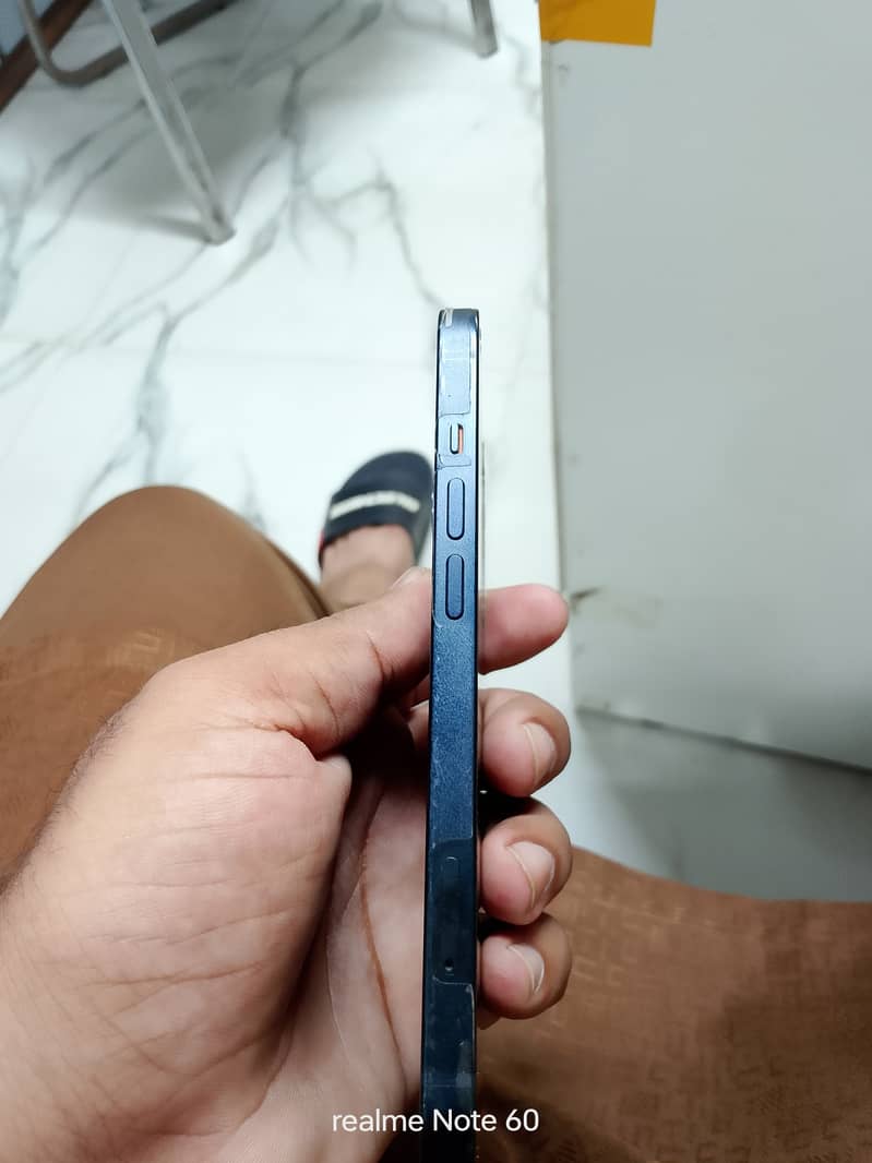Apple iPhone 13 4