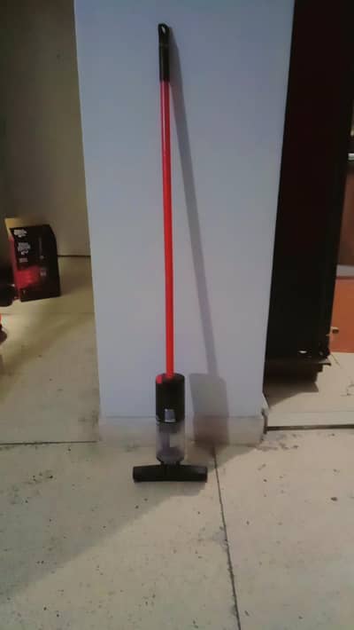 Vaccum cleaner only one month used in good condition 100% working