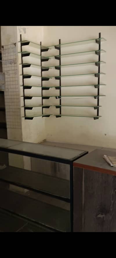 Shop reake and counter