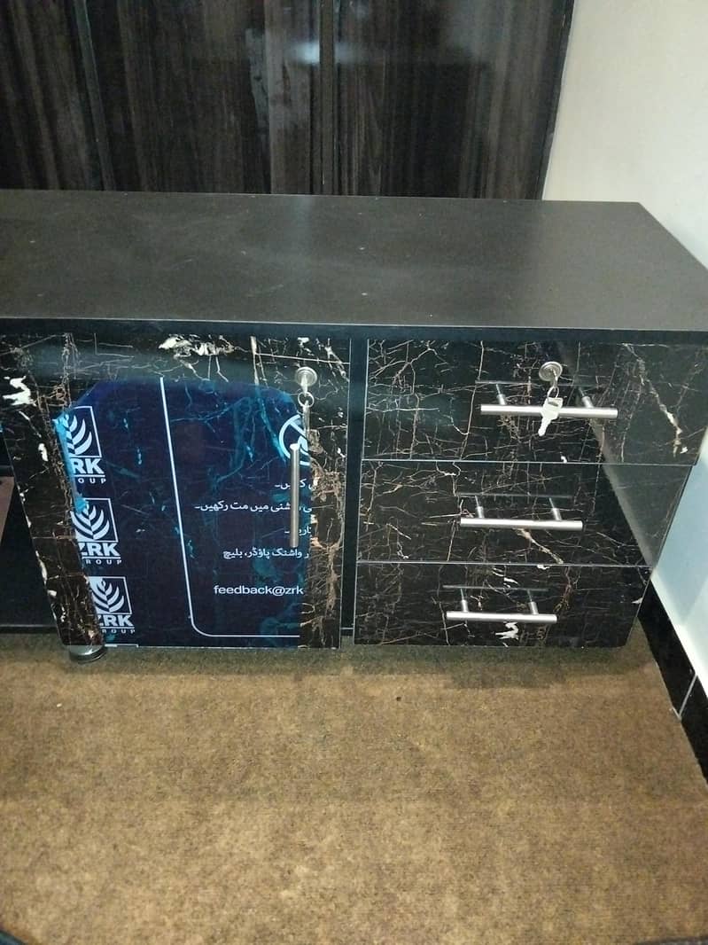 executive table with a one condition 1