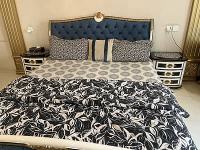 Bedroom set/master bed /pure wood/tv trolly