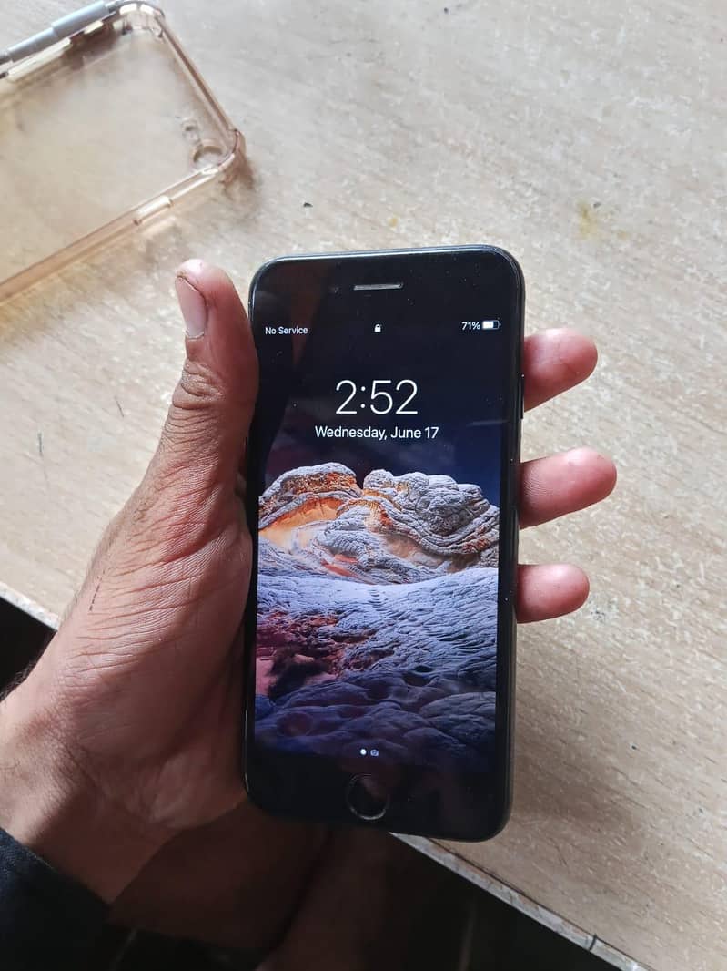Apple iPhone 7 0