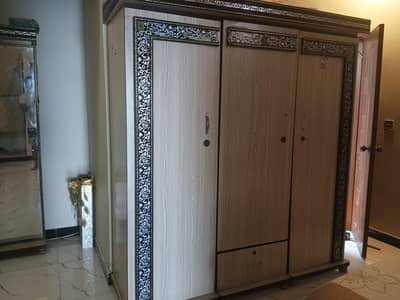 3 door wood almari good condition