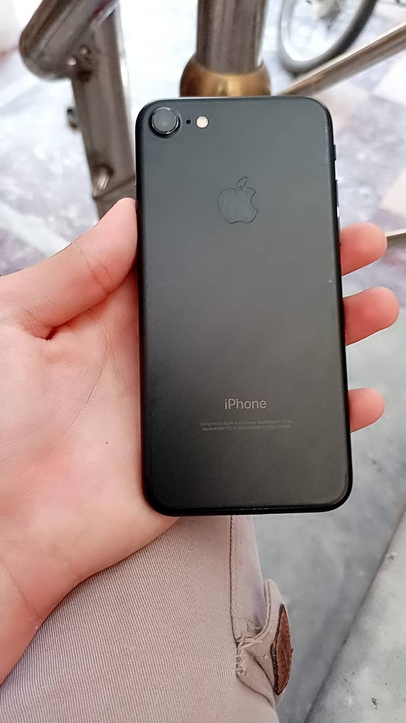 Apple iPhone 7 3