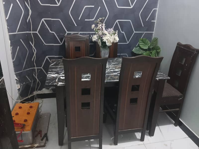 Dining table 0
