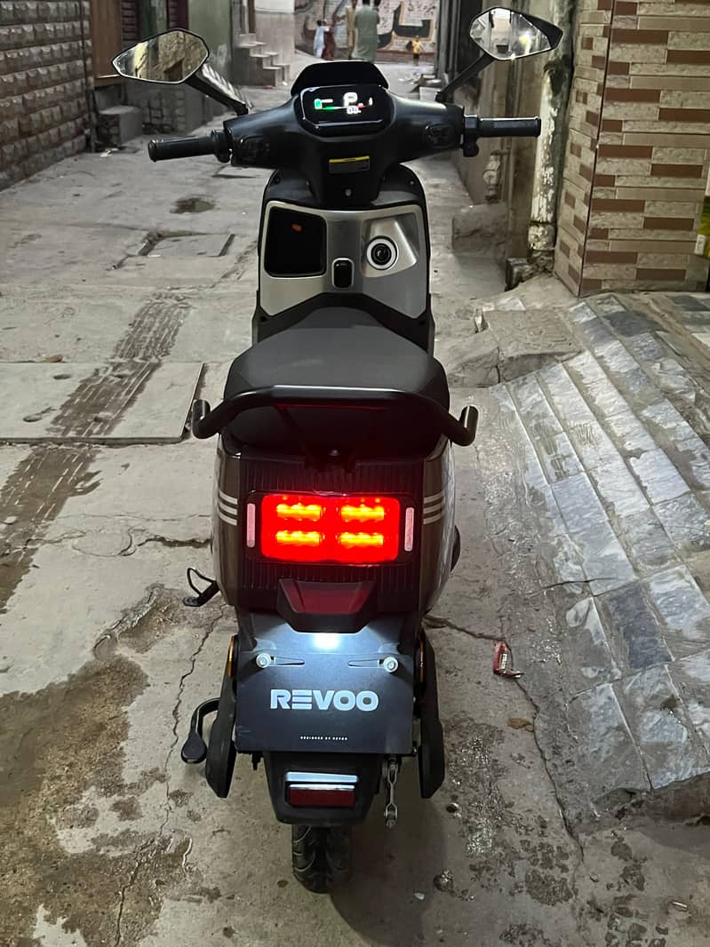 Revoo 5