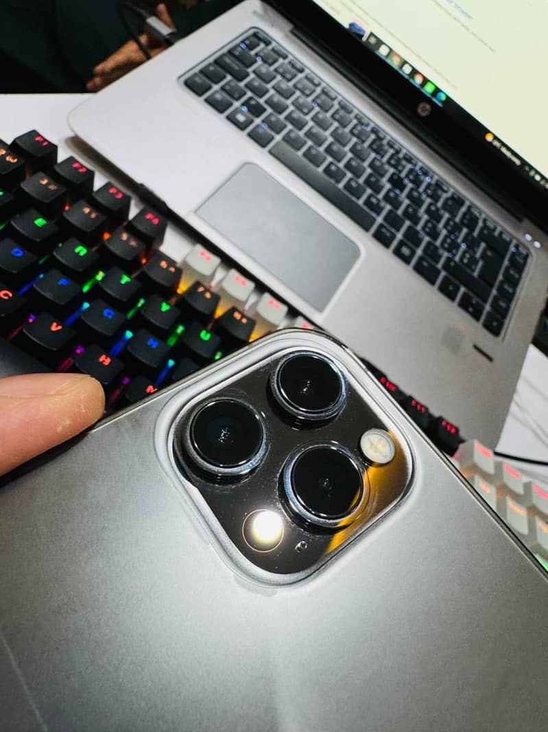 Iphone 12 pro max 2