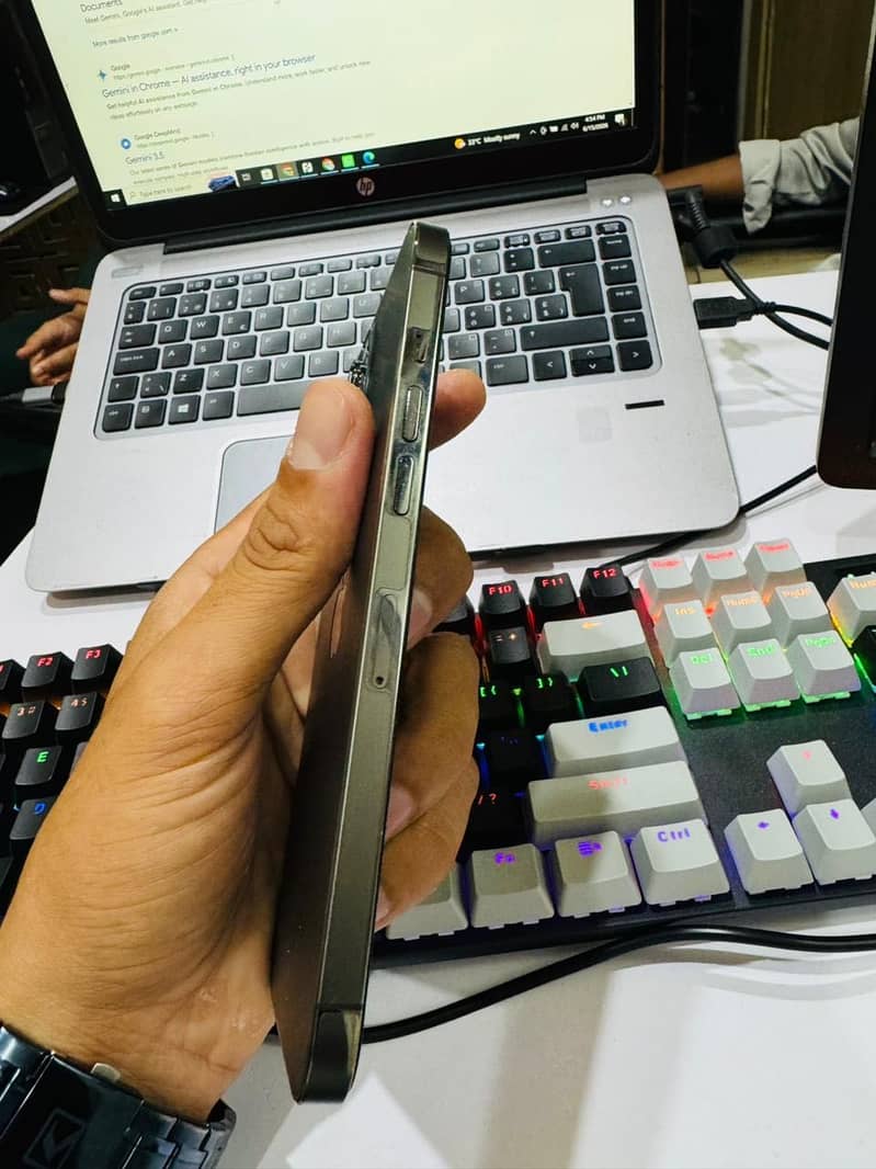Iphone 12 pro max 4