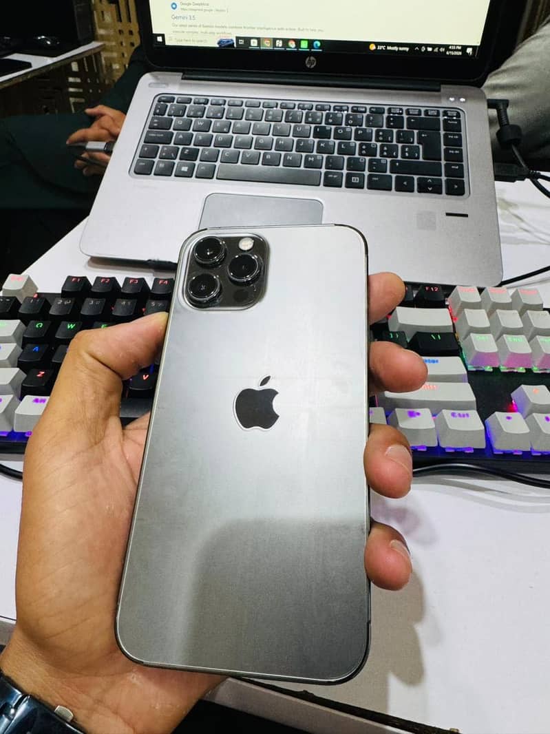 Iphone 12 pro max 5