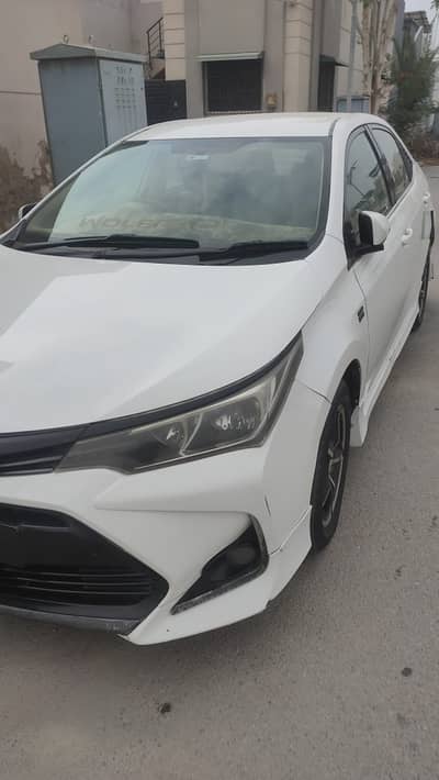 Selling Toyota Corolla Altis 2015 [Automatic] White Color