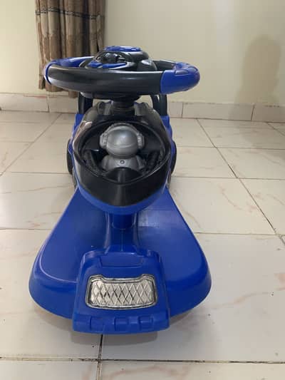 Kids Manual Ride-on Swing Car / Magic Car (Excellent Condition)