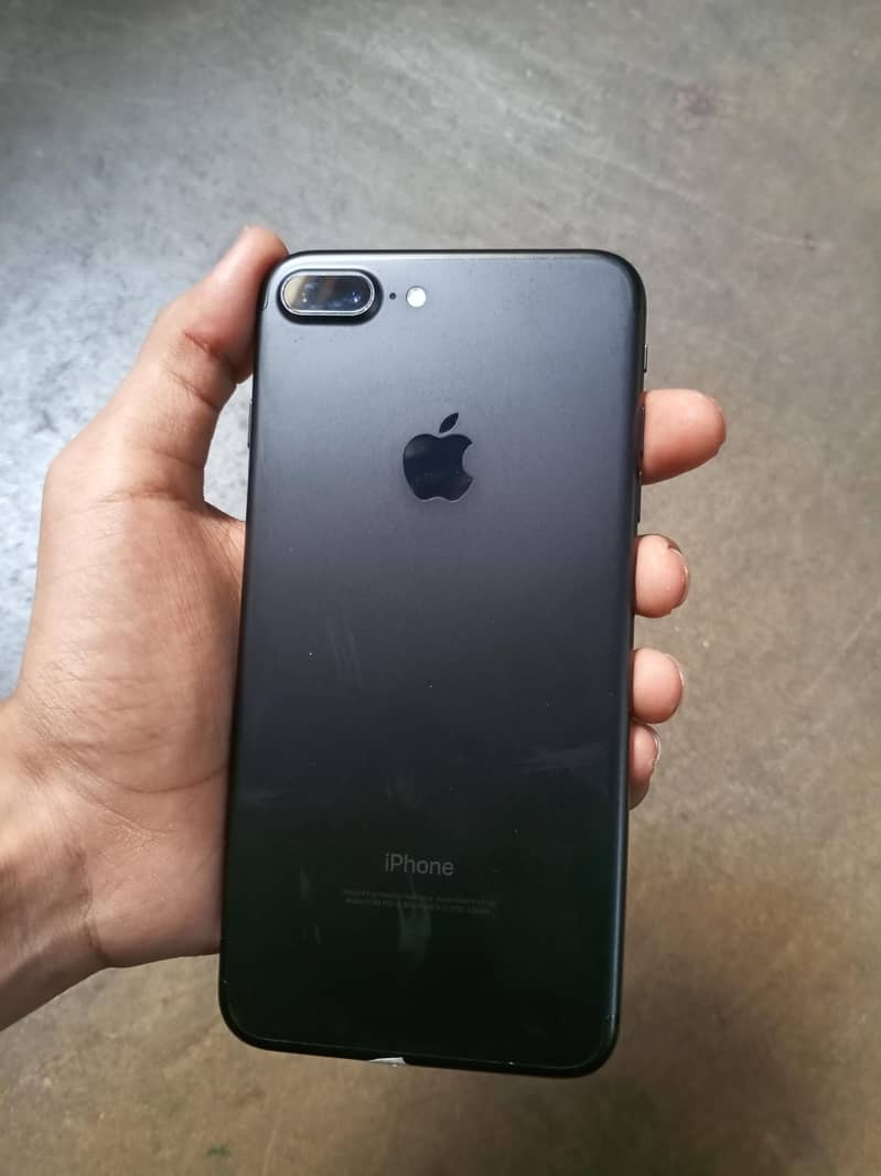Apple iPhone 7 Plus 1