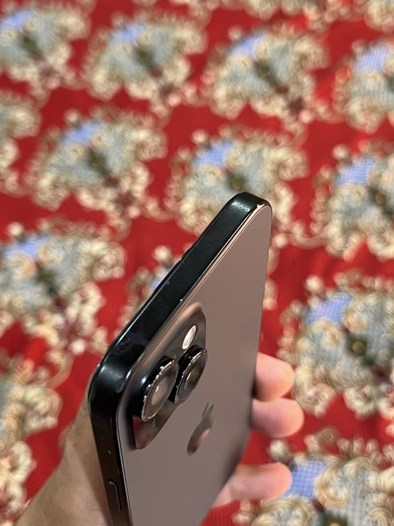 Apple iPhone 15 4