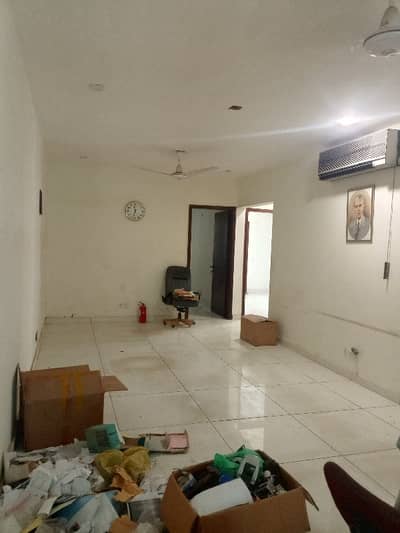 300, SQYARD FIRST FLOOR PORTION AVAILABLE FOR SILENT COMMERCIAL OFFICE USED AVAILABLE PECHS BLOCK 2
