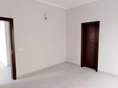 Triple Storey 240 Square Yards House Available In Gulshan-E-Iqbal - Block 5 For Sale