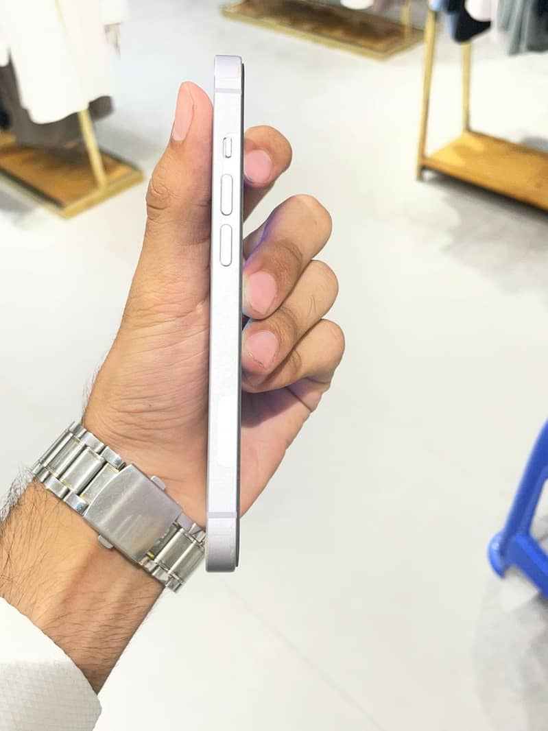 Apple iPhone 14 3