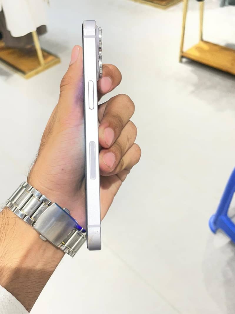 Apple iPhone 14 4