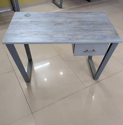 Office Workstations / Tables