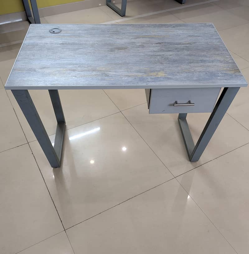 Office Tables / Workstations 0