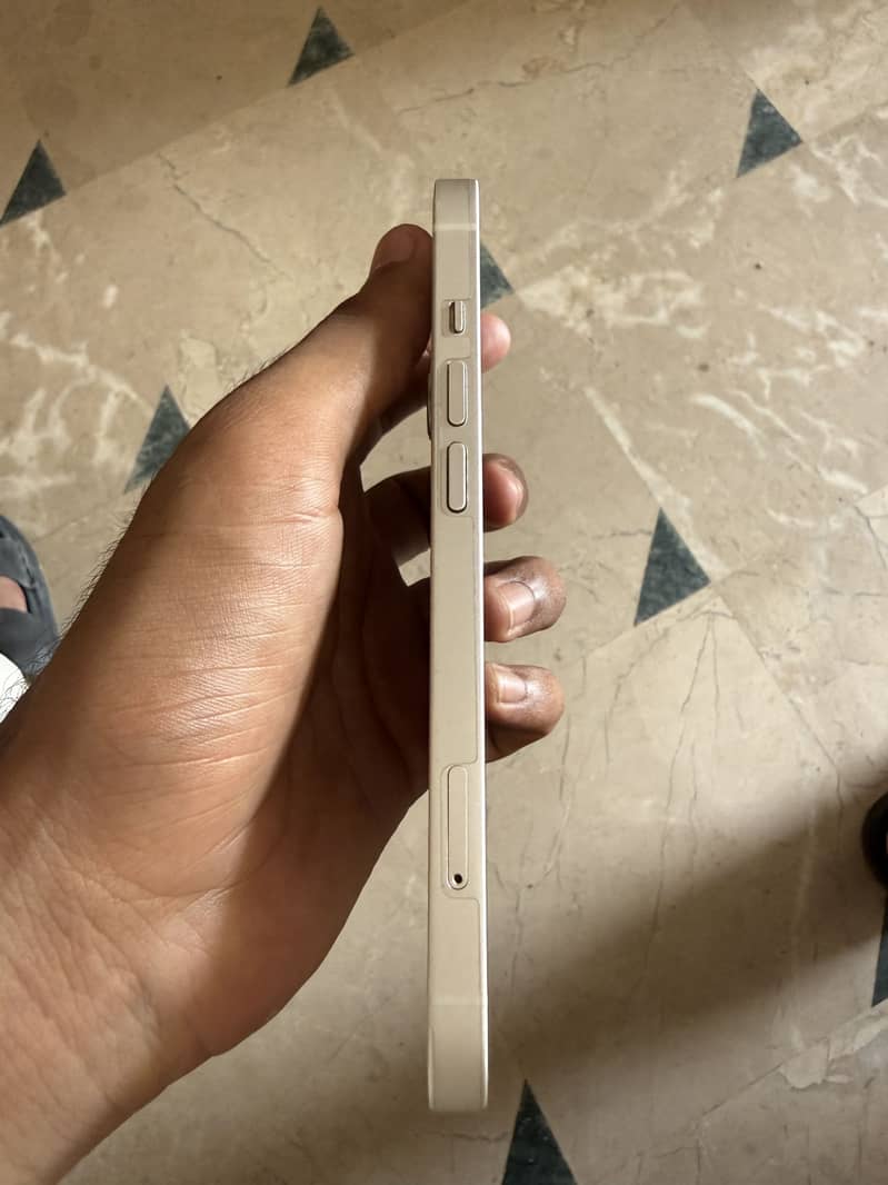 Apple iPhone 13 2