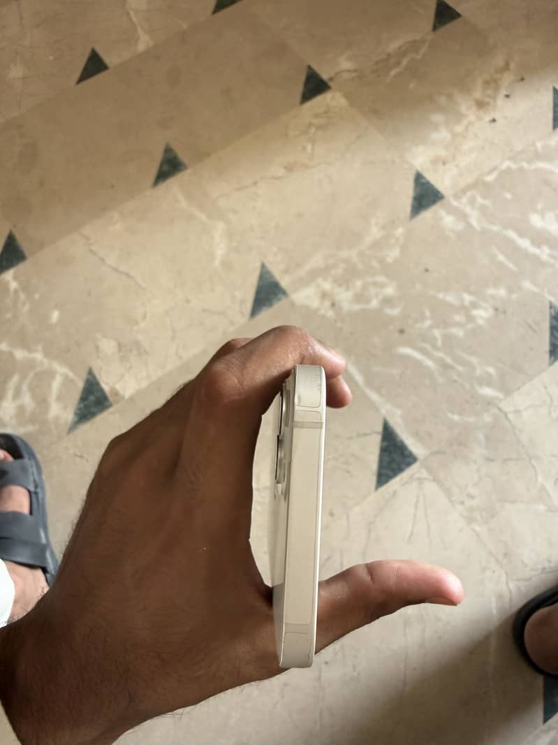 Apple iPhone 13 3