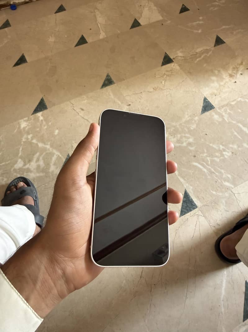 Apple iPhone 13 4