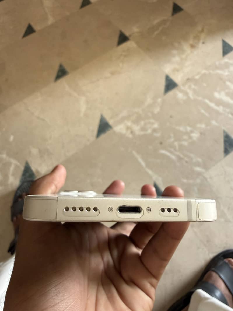 Apple iPhone 13 5