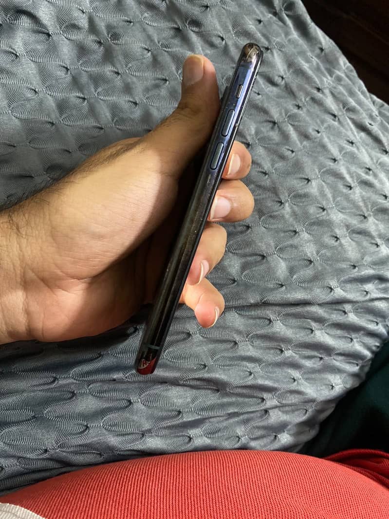 Apple iPhone 11 Pro 3