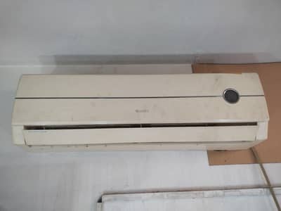 GREE AC 1.50 TON FOR SALE WORKING CONDITION 100%