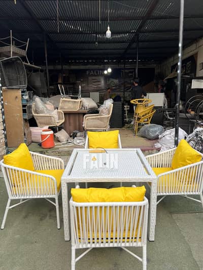 4 Chair with Table for garden set / Outdoor chair table set for sale