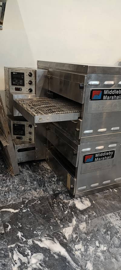 Middle by marshall /pizza oven south star/ deep fryer/ hot plate