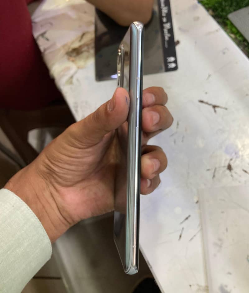 One Plus 9 Pro 6