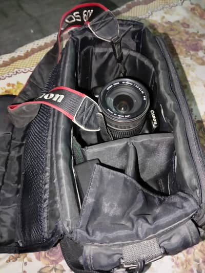 Canon 70D DSLR Camera with 18-200mm Lens | Good Working Condition