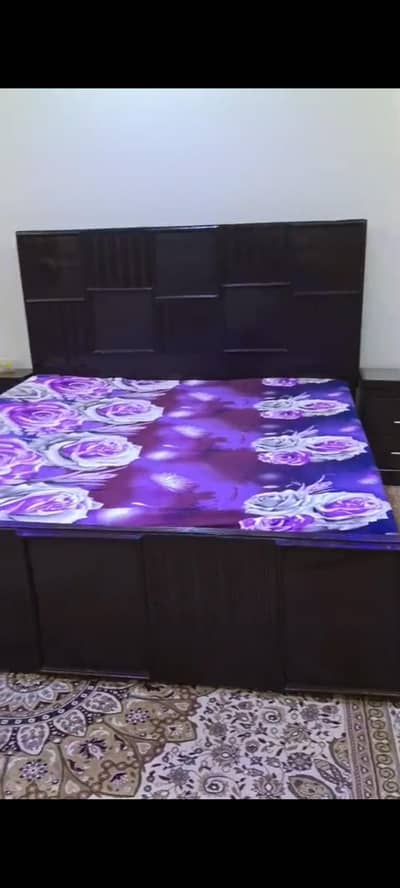 king size bed of good condition with 2 side table