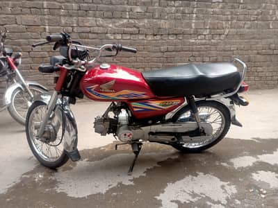 Honda CD 70 Red colour