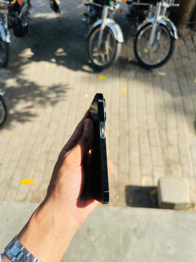 Apple iPhone 14 Pro 0