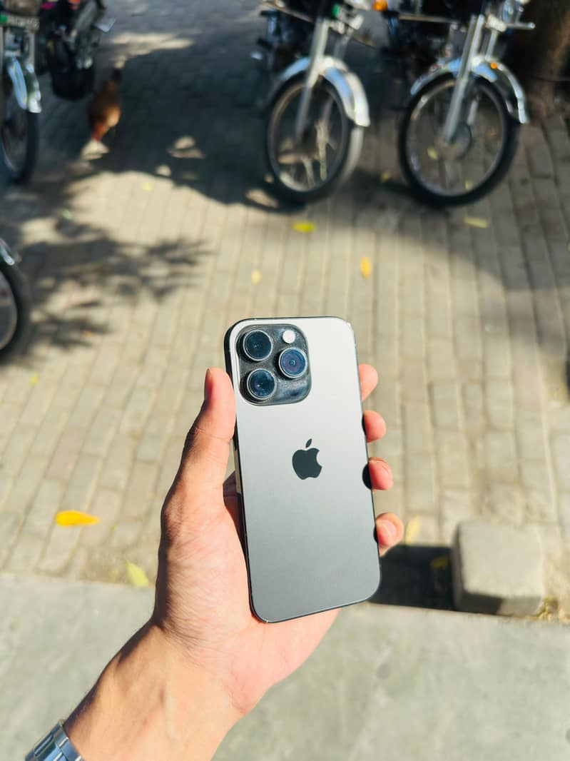 Apple iPhone 14 Pro 1