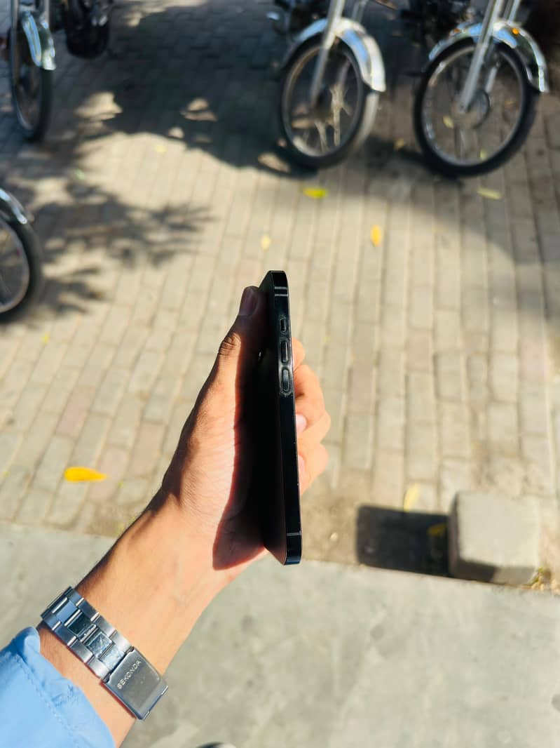 Apple iPhone 14 Pro 4