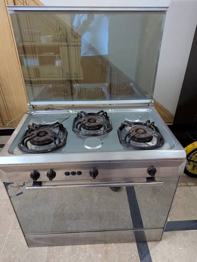 Stove plus Baking oven for sale in perfect working condition