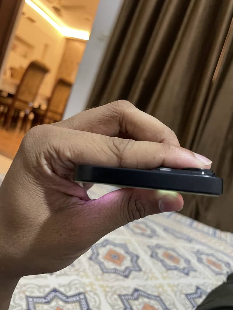 Apple iPhone 14 4
