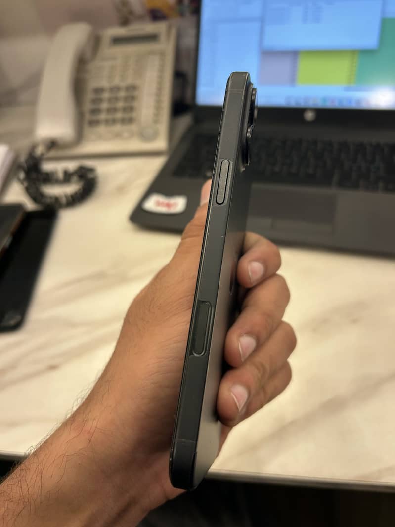 Apple iPhone 16 Plus 0